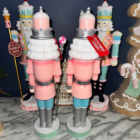 Holiday Candy land nutcrackers set of 2 - Picture 5 of 5
